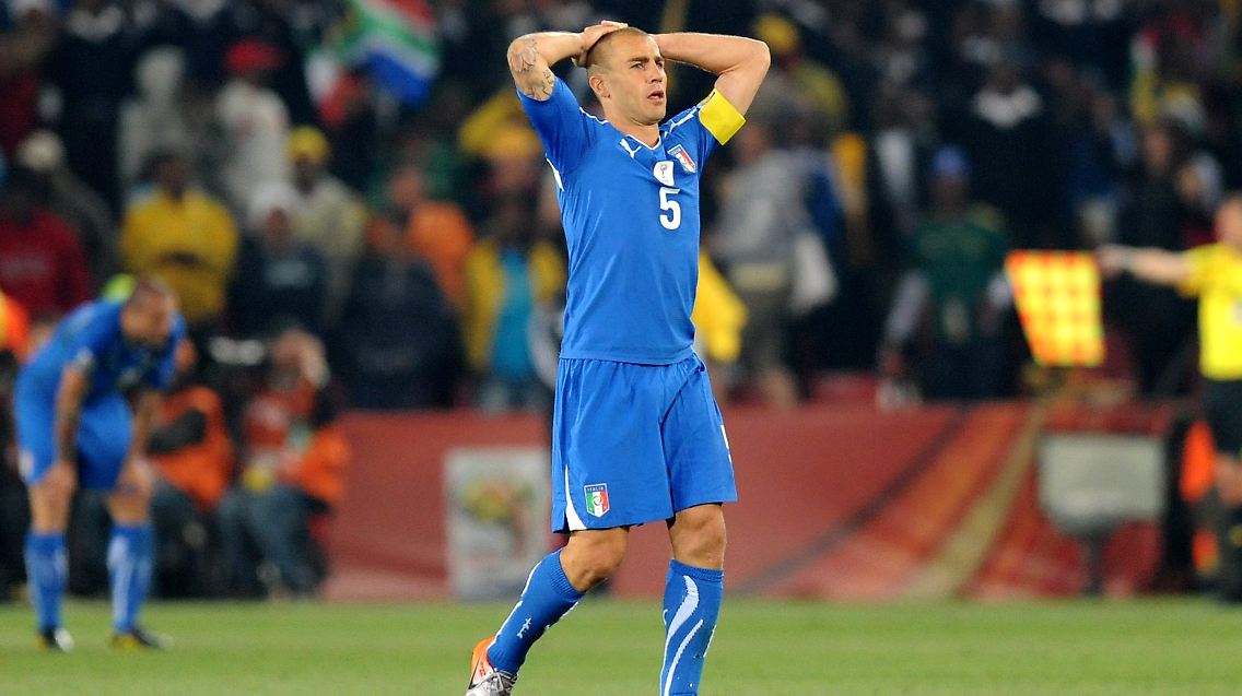 Schluss, aus, vorbei: Italiens Kapitän Fabio Cannavaro bei der WM. Inzwischen hat er seinen Rücktritt erklärt.