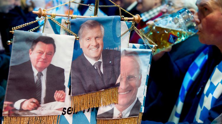 Parteitags-Folklore: Die CSU pflegt gern die Tradition.