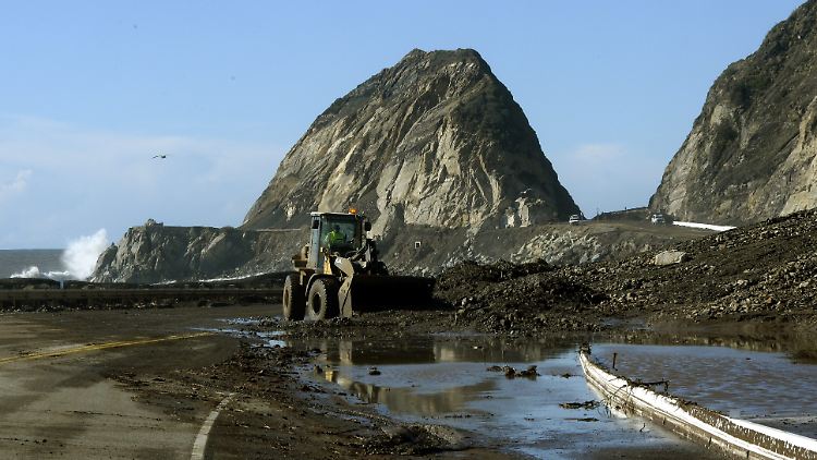 Sturmschäden an der Küstenstraße: Der Pacific Coast Highway bei Point Mugu nach dem Unwetter.