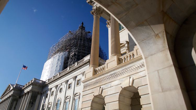 Eingerüstet zur Kuppelsanierung: Das Kapitolgebäude in Washington beherbergt Abgeordnetenhaus und Senat.