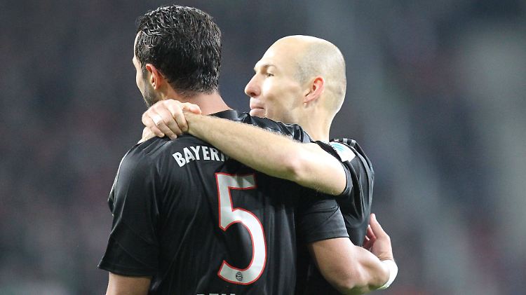 Torschützen unter sich: Arjen Robben und Mehdi Benatia.