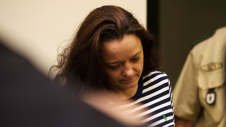 Beate Zschäpe bei einem ihrer zahlreichen Gerichtstermine. Inzwischen ist der Prozess bis 2016 datiert.