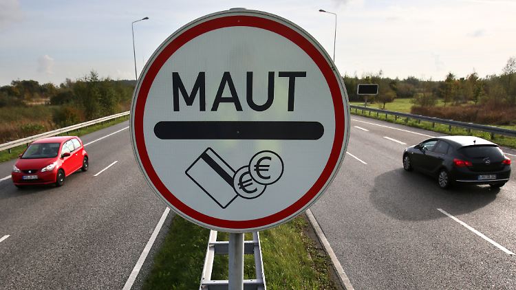 Bei EU-Verkehrskommissarin Bulc stoßen die Pkw-Maut-Pläne von Verkehrsminister Dobrindt auf Ablehnung.