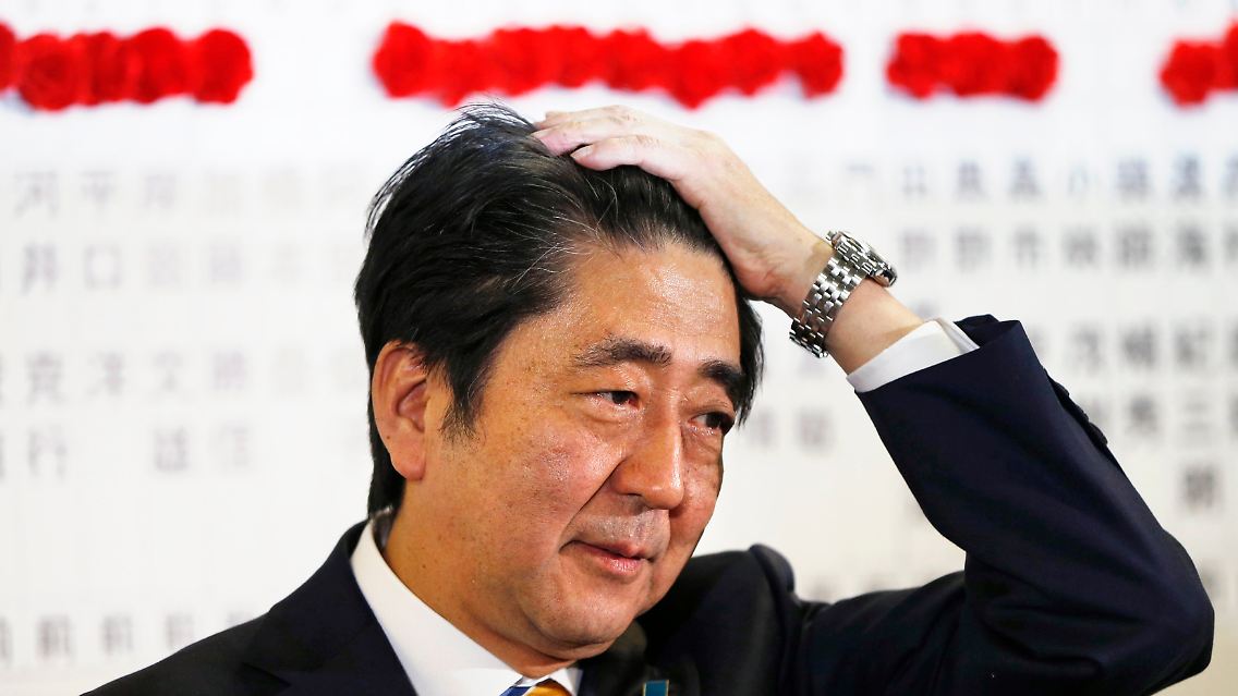 2014-12-14T145942Z_718645186_GM1EACE1RSE01_RTRMADP_3_JAPAN-ELECTION.JPG4117257923056190404.jpg