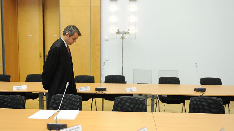 Der juristische Vertreter der HRE, Helge Großerechter, im Verhandlungssaal des Oberlandesgerichtes in München.