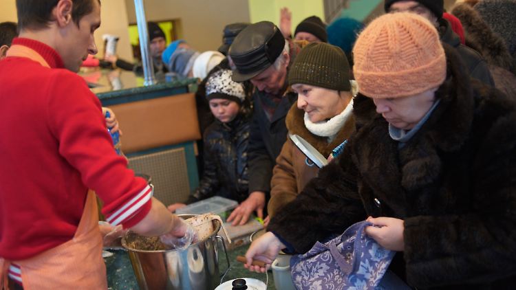 Viele Bewohner im Osten der Ukraine sind auf Lebensmittelhilfen angewiesen.