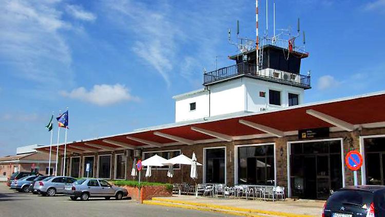 Der Flughafen Cordoba in Spanien. 179.000 Passagiere waren prognostiziert, 7000 kamen.