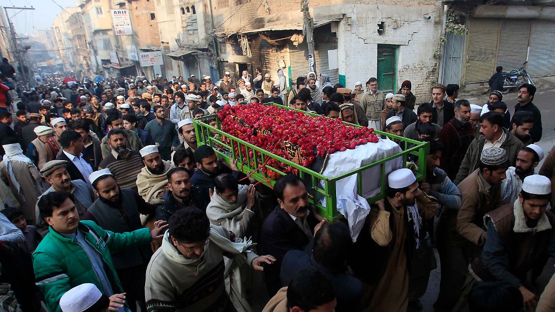 2014-12-17T075411Z_1781055971_GM1EACH17W801_RTRMADP_3_PAKISTAN-SCHOOL.JPG2119633711492679034.jpg
