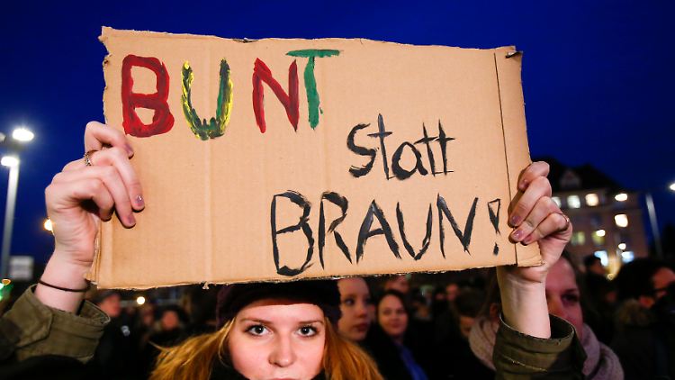 Auch die Stimmen gegen "Pegida" sind laut: Viele Menschen verstehen die Sorgen der "patriotischen Europäer" nicht.