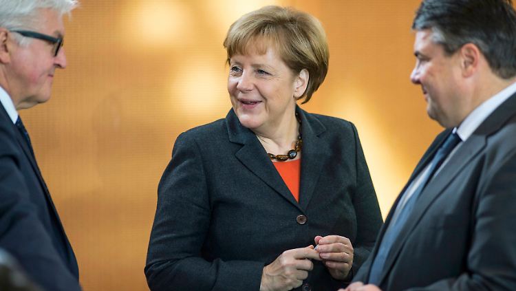 Außenminister Steinmeier, Kanzlerin Merkel, Wirtschaftsminister Gabriel - ein Herz und eine Seele.