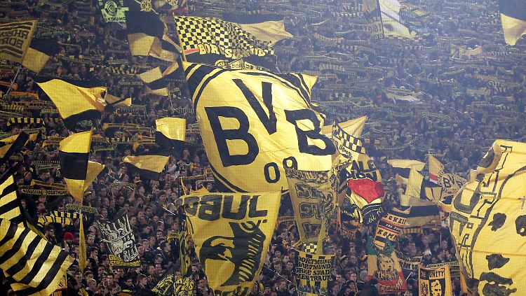 Ein Dortmund-Fan lässt seine Mannschaft nicht hängen. 