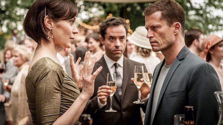 Prominent besetzt: Claudia Michelsen spielt die Oberin, Jan Josef Liefers ist Serge und Til Schweiger Niko.