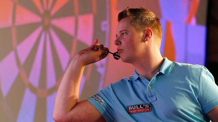 Max Hopp hat noch viel vor: Mit 18 Jahren ist er der jüngste Teilnehmer bei der PDC-Darts-WM 2015.