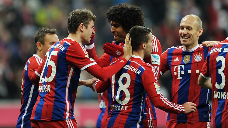 Harlem Globetrotters der Bundesliga: Der FC Bayern München feiert seinen Sieg gegen Freiburg.