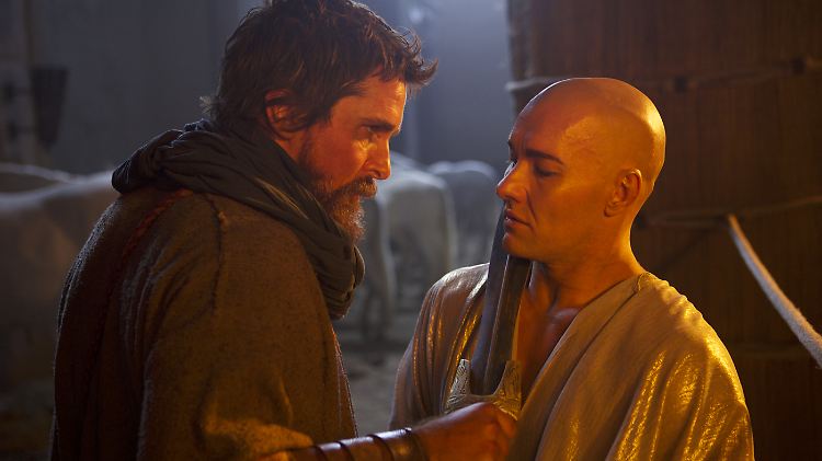 Bruderkampf bis aufs Blut: Moses (Christian Bale, l.) und Ramses (Joel Edgerton).