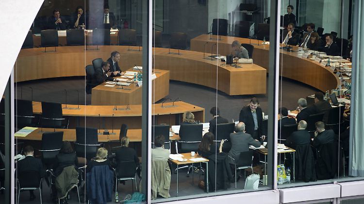 Edathys Aussage belastet besonders den SPD-Bundestagsabgeordneten Hartmann und den früheren BKA-Chef Ziercke.