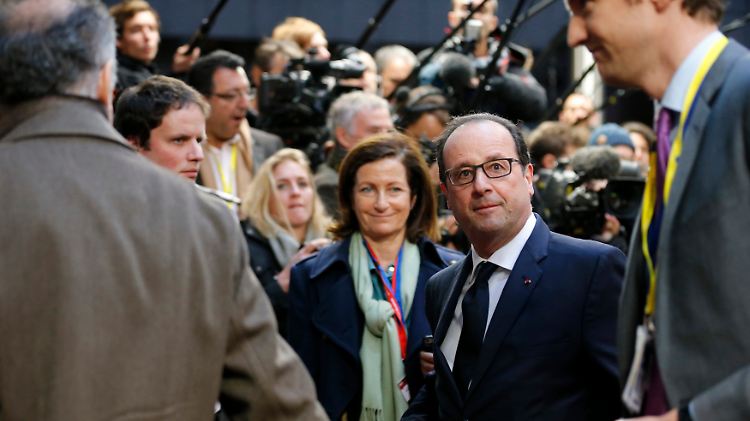 Billigeres Öl? Ein schwächerer Euro? Beides kommt Frankreichs Staatspräsident Hollande (2.v.r.) sehr gelegen.