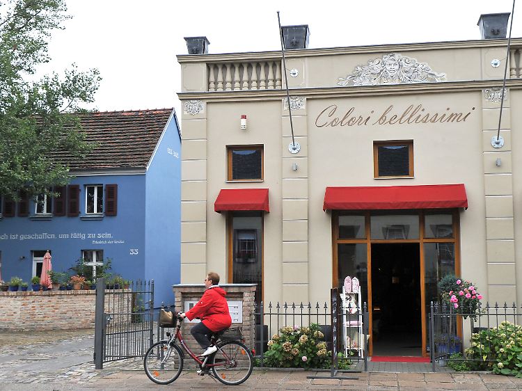 Toscana? Nein, in der Kleinstadt Werder bei Berlin. Zehn Mieter leben in diesem sanierten früheren Industriegelände. Sicher auch nicht ganz billig.