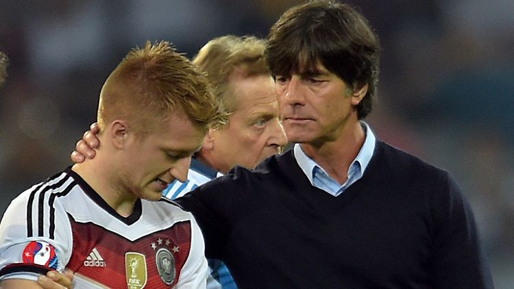 Einer der Besten: Bundestrainer Joachim Löw mit Marco Reus.