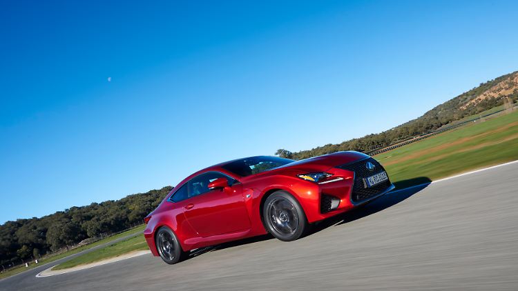 Eine gewisse Ähnlichkeit zum Konkurrenten Nissan 370 kann dem Lexus RC-F nicht abgesprochen werden.