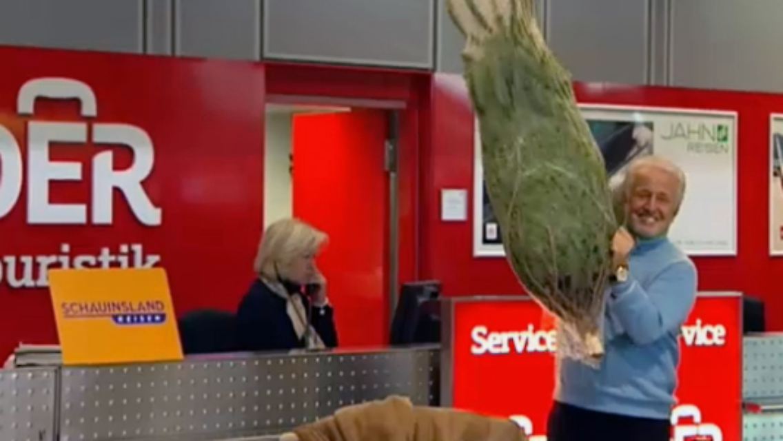 Tannenbaum_Flughafen.jpg