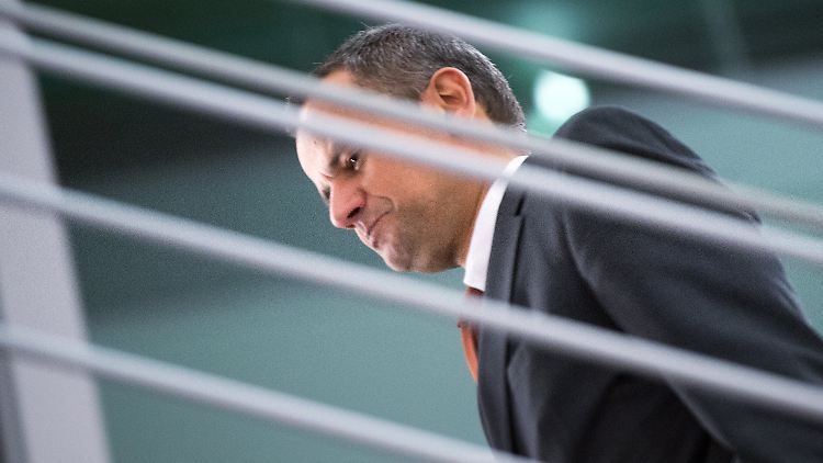 Sebastian Edathys Geschichte ist in sich stimmig, findet die Opposition. Für die SPD ist das ein Problem.