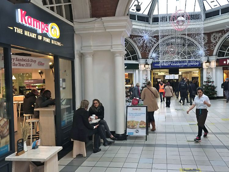 Die Firmen werben in Großbritannien anders als in Deutschland: "Kamps" ist in London das "Herz feiner Backwaren". Bei uns hingegen heißt es: "Bäckerei trifft Leckerei".