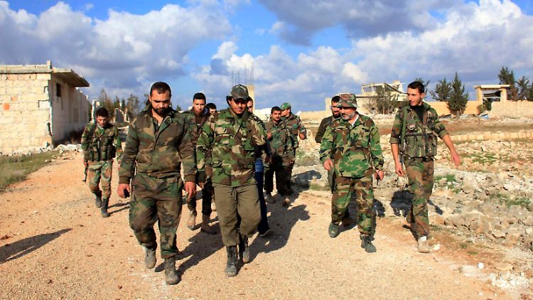 Soldaten des syrischne Regimes. Die Aktivistin, die gegen das Regime kämpfte, sagt: "Wir sind alle Syrer. Wir müssen aufhören."