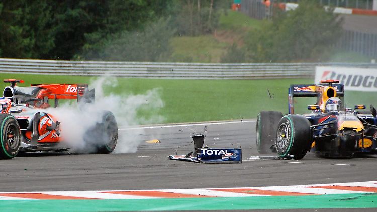 Crash mit Hochgeschwindigkeit: Sebastian Vettel rammt bei einem Überholversuch Jenson Button aus dem Rennen.