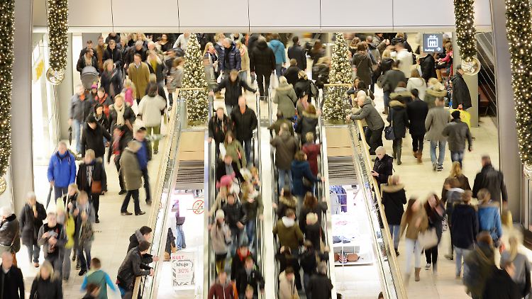 Die Löhne stiegen kaum stärker als in den Jahren zuvor, doch die niedrige Inflation treibt die Kaufkraft.
