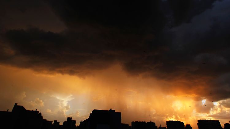 Skyline von Buenos Aires, während ein Sturm aufzieht. Zumindest die Staatspleite sollte für das Land kein Thema mehr sein.