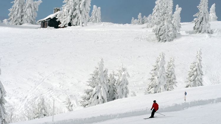 Schnee ist nicht immer gleich weiß. Frischer Schnee ist am hellsten.