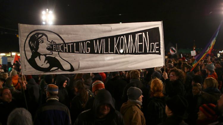 Beim Protest der "Pegida"-Gegner in Dresden.