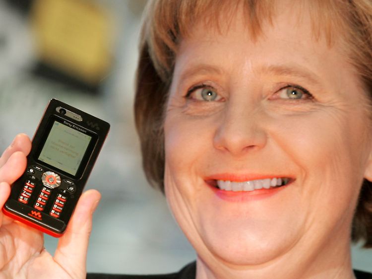 Hat ihr Handy im Griff, das Internet noch nicht ganz so: Angela Merkel.