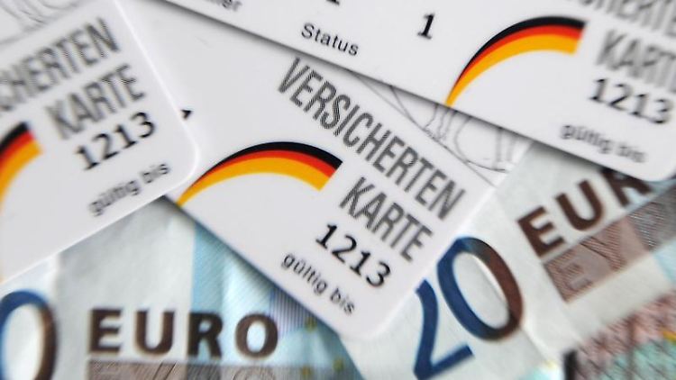 Die großen gesetzlichen Krankenkassen erheben 2015 Beiträge von maximal 15,5 Prozent. Jedoch müssen Versicherte mit Zusatzbeiträgen rechnen. Foto: Achim Scheidemann