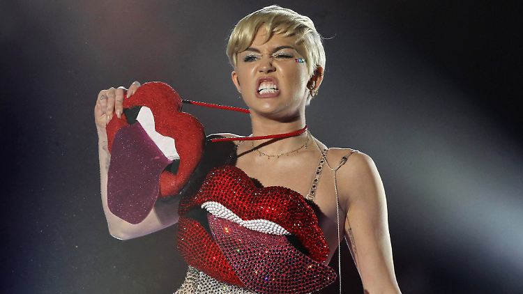 Miley Cyrus ist seit wenigen Wochen mit Patrick Schwarzenegger liiert und es kursieren bereits Hochzeitsgerüchte.