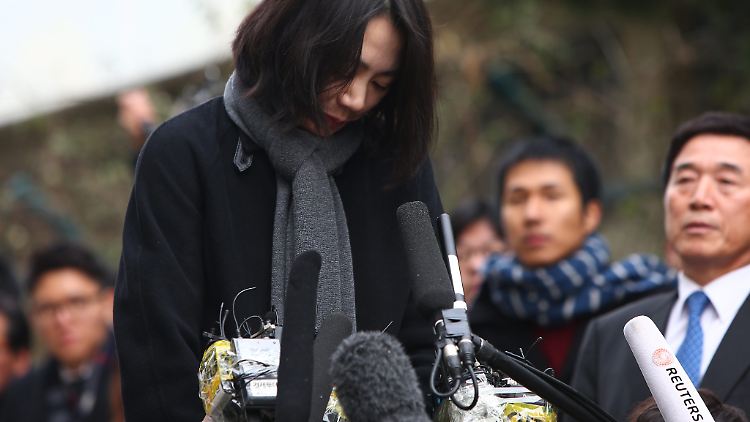 Cho Hyun Ah ist wegen der Nuss-Affäre bereits von ihrem Posten als Vizepräsidentin bei Korean Air zurückgetreten.