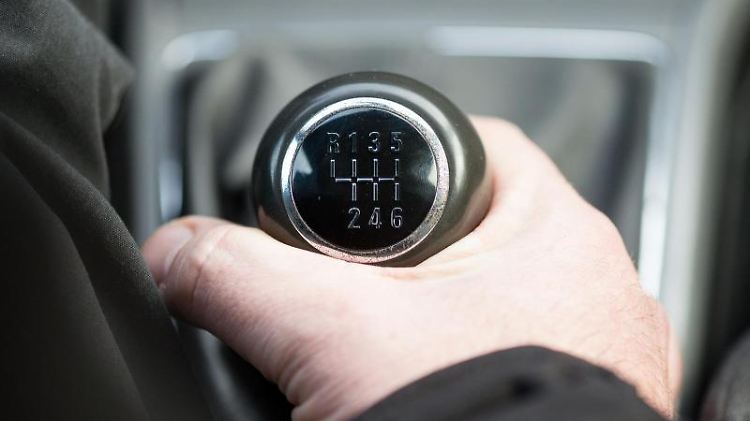 Komplexe Schaltzentrale: Der neunte Gang des 9G-Tronic-Getriebes von Mercedes ist schon ab etwa 100 km/h aktiv - das soll Verbrauch, Geräusche und Vibrationen reduzieren.