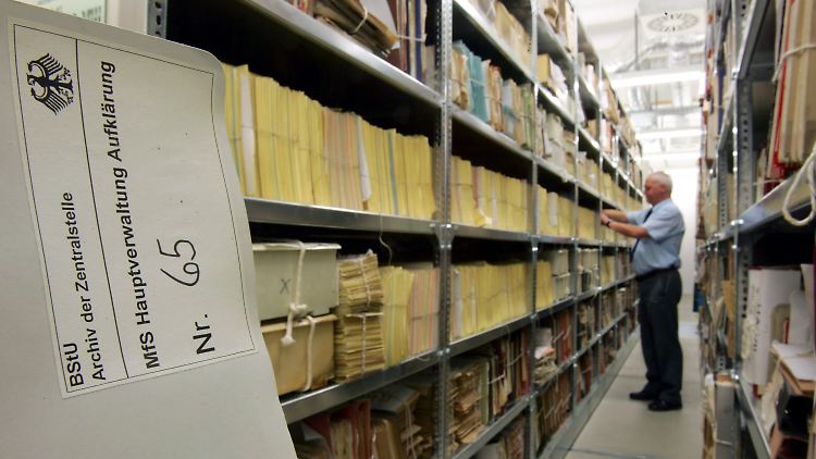 Rund 37.000 Menschen beantragten in diesem Jahr zum ersten Mal eine persönliche Akteneinsicht in der Stasi-Unterlagen-Behörde.