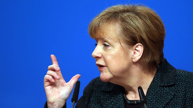 Angela Merkel wird für ihre Vermittlerrolle zwischen dem Westen und Russland geehrt.