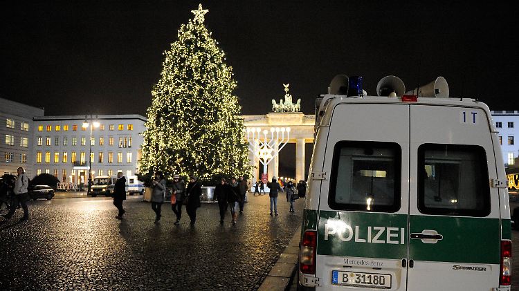 Weder in Berlin noch andernorts in Deutschland kann sich die Polizei zu Weihnachten ausruhen. Irgendetwas gibt es immer zu tun.