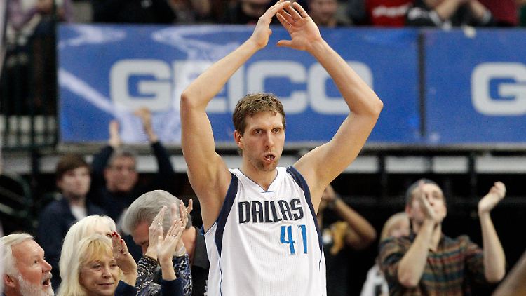 Auf mit 36 Jahren bleibt Dirk Nowitzki ein Rekordjäger.