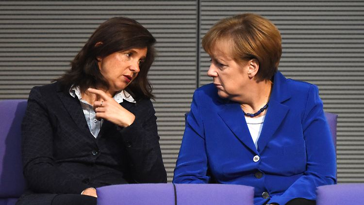 Im Prinzip könnte sich Grünen-Fraktionschefin Katrin Göring-Eckardt und Kanzlerin Angela Merkel nahe stehen. Zusammengefunden haben sie und ihre Partein bisher aber nicht.