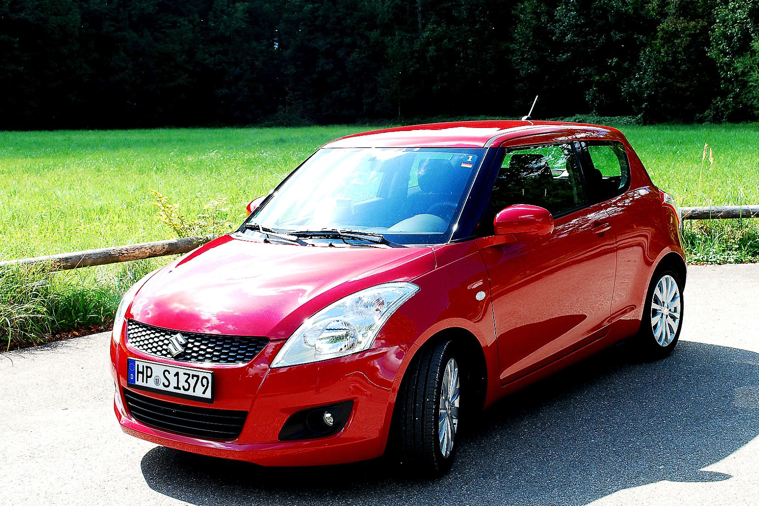 Mehr Stil: Der Swift von Suzuki ist seit seiner ersten Generation mit dem Anspruch angetreten, als Kleinwagen etwas mehr Schick mitzubringen. 