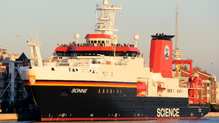Mit dem deutschen Forschungsschiff "Sonne" wollen Wissenschaftler die Tiefsee ergründen.