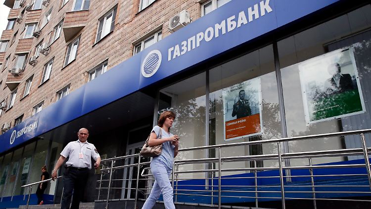 Der Staatsfonds NWF hat für 560 Millionen Euro Vorzugsaktien der Gazprombank gekauft, teilte das Institut mit.