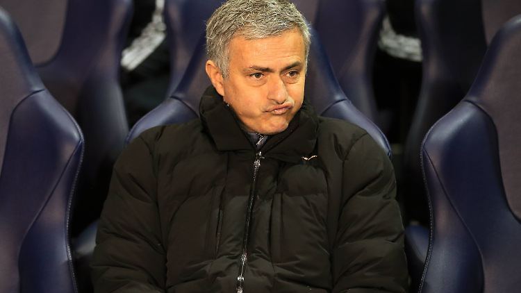 Auf das frohe neue Jahr muss Chelsea-Trainer Jose Mourinho noch ein wenig warten.