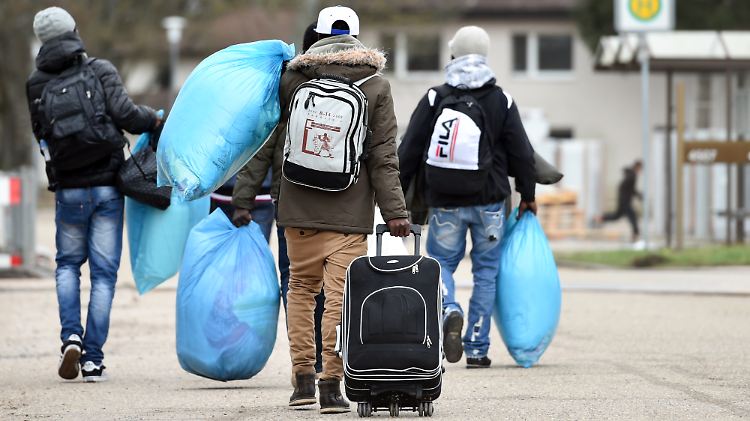 Flüchtlinge in Heidelberg: Die CSU will genauer prüfen, ob das Asylrecht missbraucht wird.
