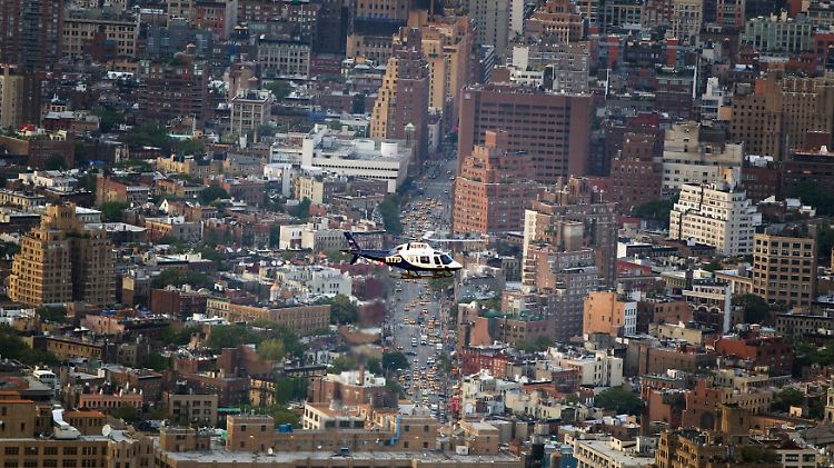 Fliegendes Auge über Manhattan: Mit Videokameras, Hubschraubern und Streifenpolizisten bemüht sich die New Yorker Polizei um Sicherheit.