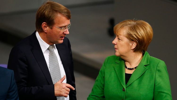 Bis Dezember 2013 war er noch Teil der Bundesregierung: Seit Silvester ist Ronald Pofalla (r.) auch kein Bundestagsabgeordneter mehr.